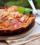 Яблочный тарт с изюмом и корицей